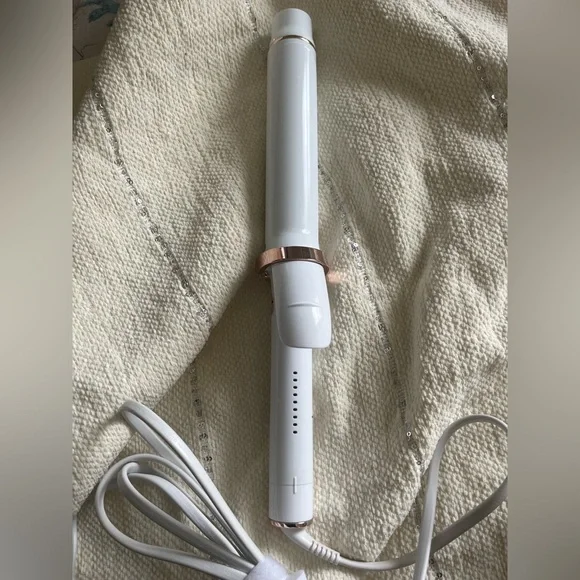 T3 White Curling Iron with Rose Gold Accents - Picture 4 of 5